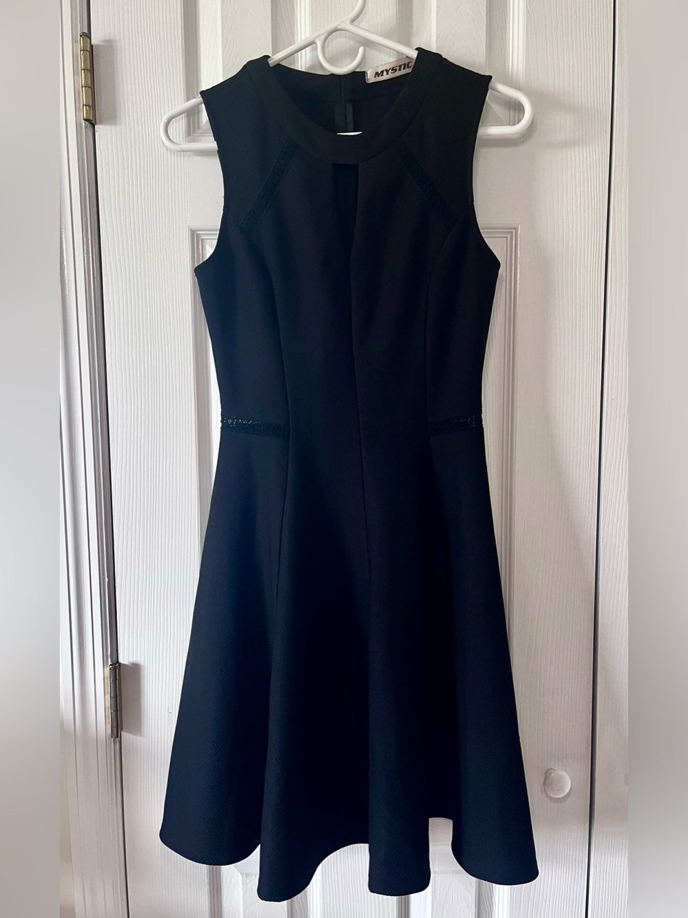 Mystic Black Keyhole Crochet Trim Sleeveless Fit & Flare Skater Dress Medium